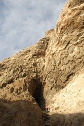 Cueva en altura de difícil acceso