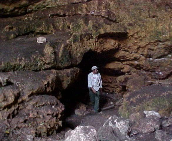 Vista general de la boca de la cámara principal de la Cueva el Guano Paraguaná 2